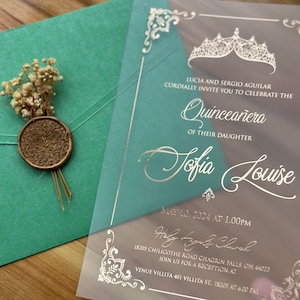 Convite Quinceanera com envelope verde, acrílico dourado, lacre de cera verde e flores silvestres secas, convite doce 15 anos