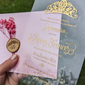 Invito Quinceañera con busta rosa, oro acrilico dorato, sigillo di cera e fiori selvatici essiccati, dolce quindicesimo compleanno, acrilico trasparente, oro rosa