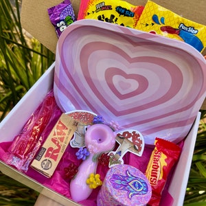 Smoker Essentials Gift Box Bundle Pink Set for Men and Women 12pcs