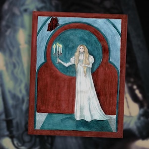 Puede incluir: Pintura a la acuarela de una mujer con un vestido blanco sosteniendo un candelabro con tres velas encendidas. La obra está enmarcada en rojo con un arco azul y una mariposa. La mujer tiene el pelo largo y rubio.
