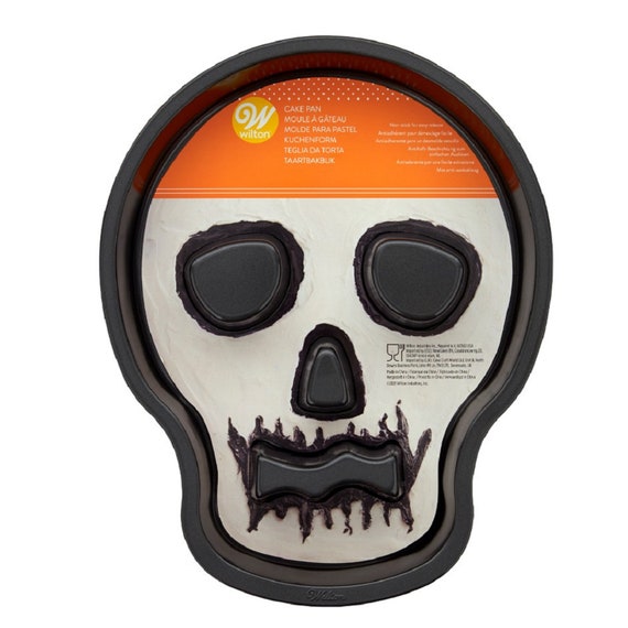 Skull Shaped Cake Tin. Make a Skull Shaped Cake for Halloween. Also Could  Be Used for a Day of the Dead Themed Celebration. 