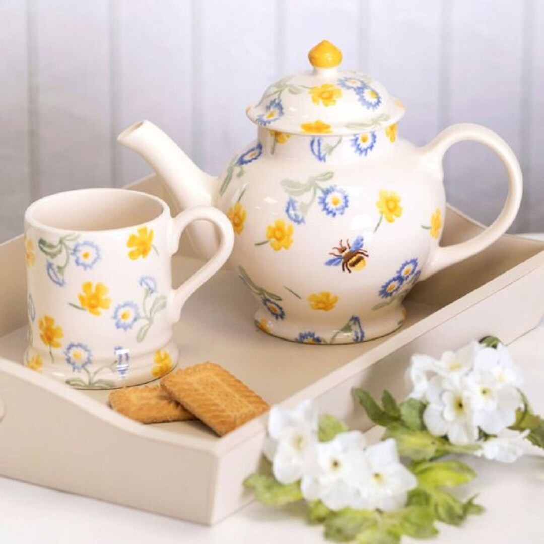 Emma Bridgewater 1.6 Litre/3 Mug Teapot With Buttercup & Daisies Design, a Must for Tea Lovers