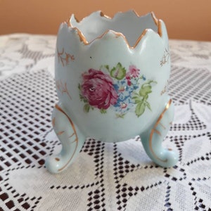 Napco ceramic footed  vase on the shape of cracked egg