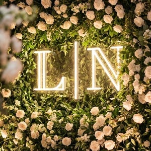 Letrero de neón con iniciales personalizadas para fondo de boda / Luz con monograma personalizado para pareja / Logotipo moderno en letras mayúsculas / Decoración para fiesta de compromiso