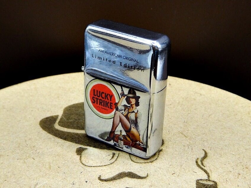 LUCKY STRIKE 限定 PIN UP GIRL  ZIPPO Zippo Lighter: Pin-up Girl on Bomb - Street Chrome 81290