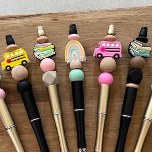 Idées cadeaux mignonnes pour professeur | Stylos | Perles | Perles en silicone | Porte-clés | Personnalisé | Chauffeur de bus | Thérapeute | Idées cadeaux | Arcs-en-ciel | Livres