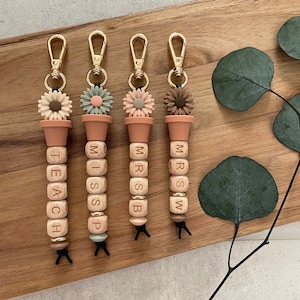 Idées cadeaux personnalisées mignonnes pour professeur | Porte-clés en perles | Cadeaux pour enseignants | Nom personnalisé | porte-clés pot de fleur | Marguerite | Enseigner | Amour | Inspirer