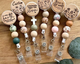 Custom BELT CLIP Laser Graviertes Holz Abzeichen Reel: Benutzerdefinierte Badge Reels in NEU Crisp, Clean White - Schwarz auch in anderen Listings erhältlich.