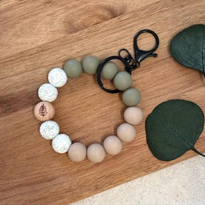 Boho Beaded Wristlet Keychain - Silicone Bead Key Ring with Wood Accent
