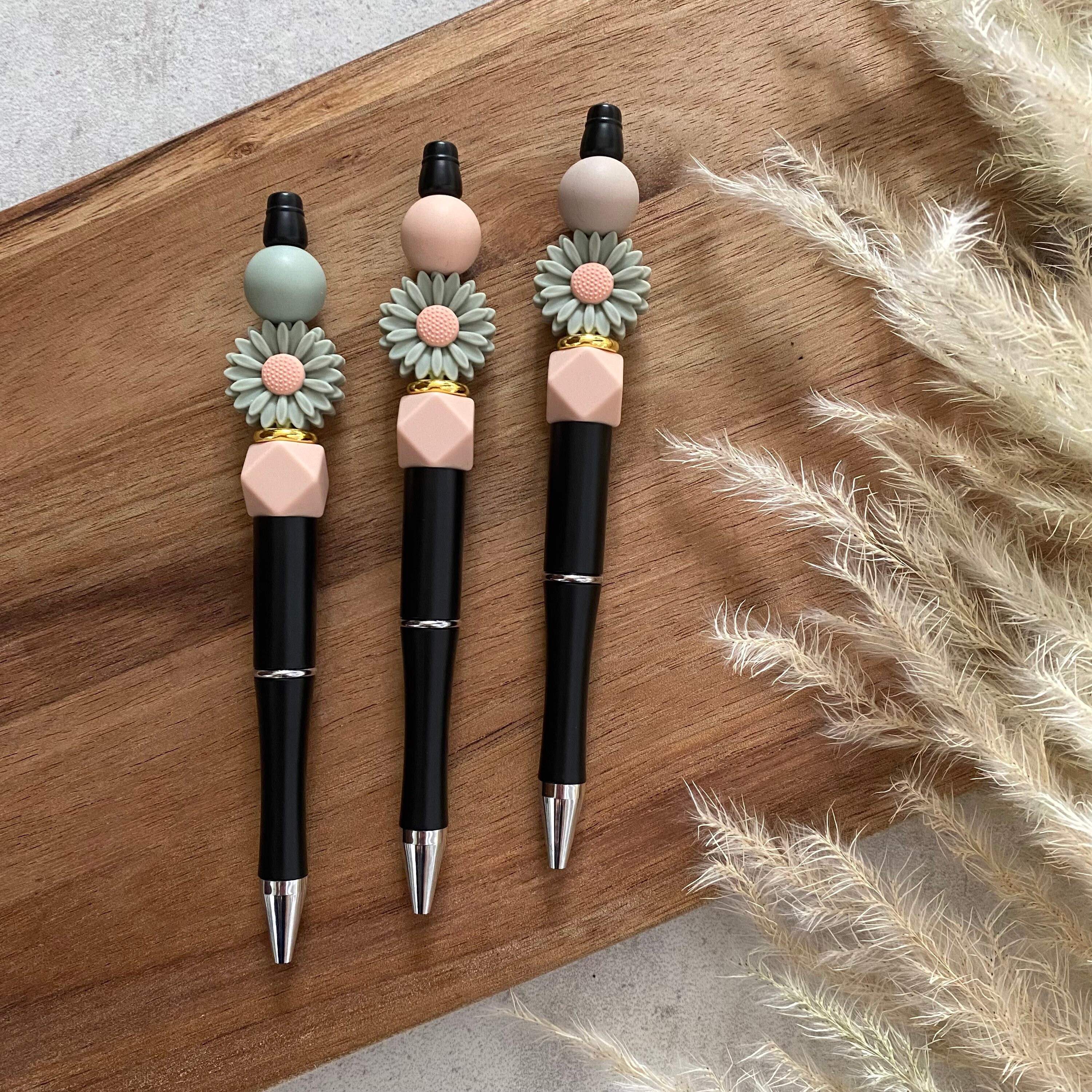 Quick Craft! DIY Beaded Pens some just beads some doorables these