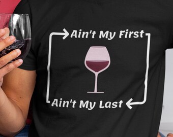 Ain't My First Ain't My Last Wine | Wein T-Shirt | Weinliebhaber Geschenk | I Love Wine | Weintrinker | Wein Geschenk | Unisex - Herren & Damen T-Shirt