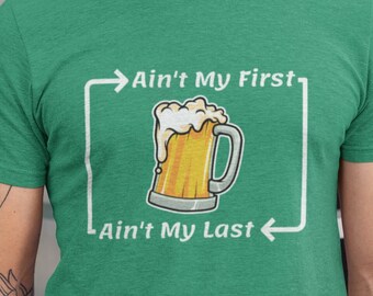 Ain't My First Ain't My Last Beer | Bier T-Shirt | Bierliebhaber Geschenk | I Love Bier | Biertrinker | Biergeschenk | Unisex - Herren & Damen T-Shirt