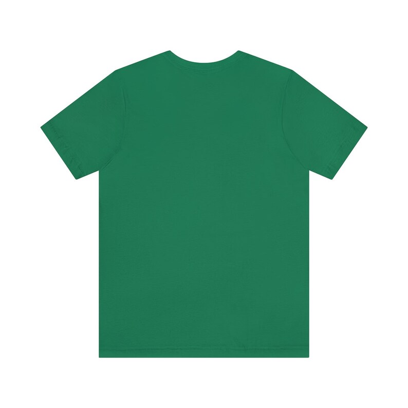 K&ouml;nnte beinhalten: Ein einfarbiges gr&uuml;nes T-Shirt mit kurzen &Auml;rmeln.