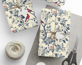 Papel de embrulho floral Toile de Jouy com cardeais em vermelho e azul, rolo de papel de presente Toile, papel de presente vintage com cardeais para aniversário.