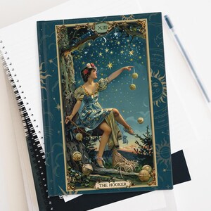 Diario de cartas del tarot Libro de proyectos 'La prostituta' Diario de crochet Regalo para crochet Planificador de crochet Cuaderno en espiral Regalo para artesano Tapa dura