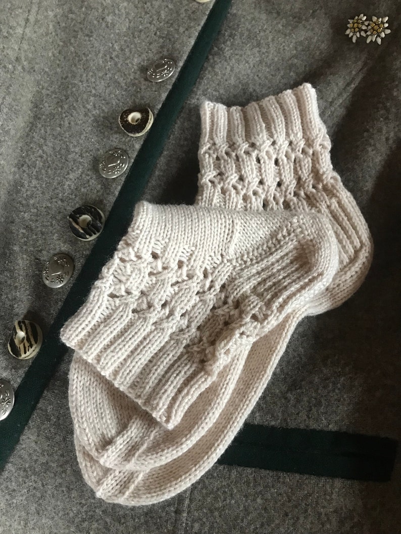 Digital Knitting Instructions for Women's Socks in German and English