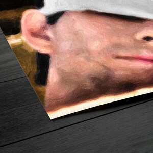 K&ouml;nnte beinhalten: Nahaufnahme eines Gesichts mit einem wei&szlig;en Verband &uuml;ber den Augen. Die Lippen der Person sind leicht ge&ouml;ffnet und die Augen geschlossen. Das Bild ist in einem realistischen Stil gemalt.