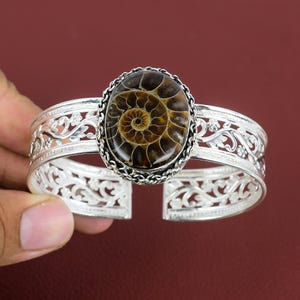 Bracciale rigido con pietra preziosa fossile di ammonite, bracciale regolabile in argento sterling 925, gioiello unico, bracciale fatto a mano, regali per lei, bracciale nuovo di zecca