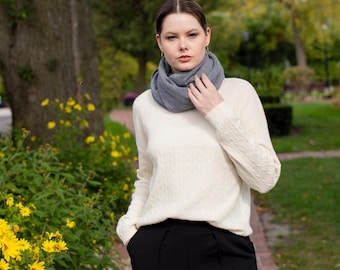 The Elanora Women's Cashmere Sweater
