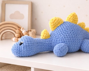Szydełkowana pluszowa zabawka dinozaur Stegozaur – ręcznie robiona miękka zabawka, jasna dekoracja pokoju dziecięcego, prezent dla dziecka