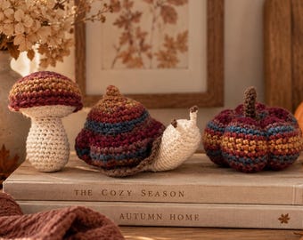 Trío otoñal de ganchillo hecho a mano: seta, caracol y calabaza (Cottagecore Decor)