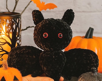 Pluszowy nietoperz z giętkimi skrzydłami, wykonany na szydełku | Ręcznie robiony nietoperz na Halloween | Miękki, aksamitny pluszak