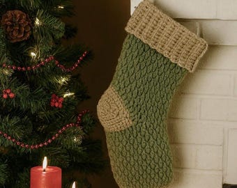 Rustykalna, szydełkowana skarpeta świąteczna – ręcznie robiona, gruba skarpeta w kolorze zielonym i beżowym – wystrój świąteczny w stylu wiejskim