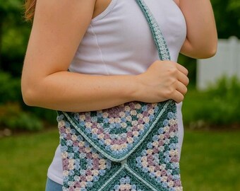 Ręcznie robiona na szydełku kwadratowa torba babci: turkusowo-śliwkowa boho na ramię