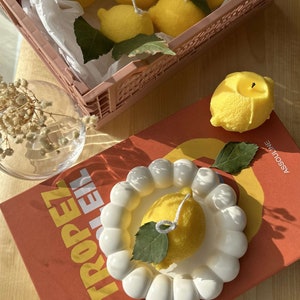 Bougie parfumée en forme de citron, agrumes, bougie fruit, fête du citron, évènementiel, idée déco, cadeau mariage, fête des mères, lemon image 6