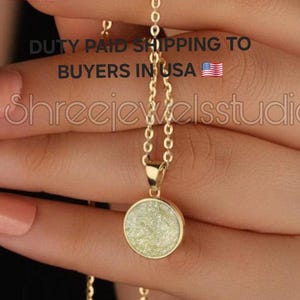 Delicado collar de cristal del desierto libio, colgante de meteorito, collar de meteorito, joyería de moldavita, collar del desierto libio, cadena chapada en oro