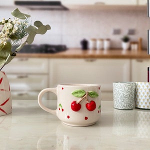 Taza de café de cerámica hecha a mano con diseño de cereza en relieve, artículos de bebida modernos