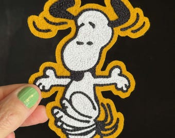 踊るスヌーピーのチェーンステッチ刺繍ワッペン