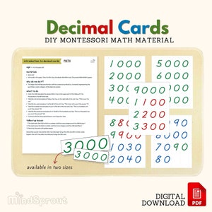 Pode incluir: Cartas decimais para ensinar conceitos matemáticos. As cartas apresentam números de 1000 a 9000 em verde, vermelho e azul. As cartas são etiquetadas como "Cartas decimais" e "Material de matemática Montessori DIY".