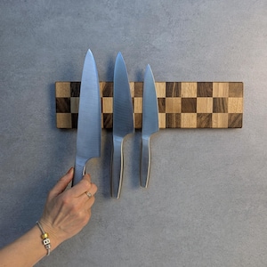 Checkered Walnut Magnetic Knife Holder: Modern Kitchen Decor
