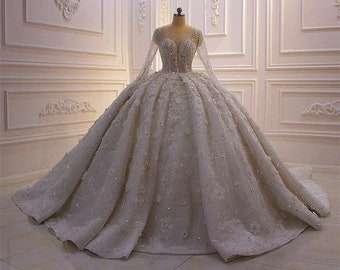 Luxuriöses Ballkleid-Hochzeitskleid mit langen Ärmeln, Perlen-Illusion-Brautkleid mit tiefem Ausschnitt, 3D-Blumenspitze mit bestickter Schleppe, glitzerndes Prinzessin-Ballkleid