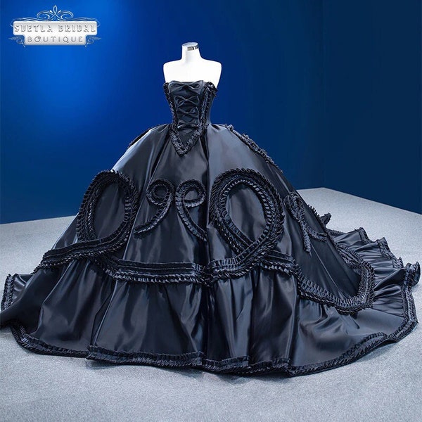 Robe de bal noire unique avec des arcs, robe de mariée gothique, robe de bal de mariage corset en satin noir longue train, jupe à volants de robe de mariée alternative