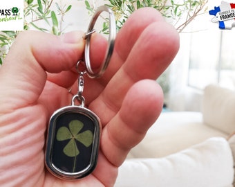 Oval Key Ring Decorated with a Four Leaf Clover: A Talisman of Bliss.