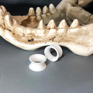Pair of Silicone Ear Tunnels Ear Plugs Ear Gauges Ear Piercings