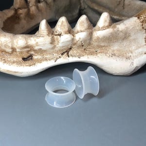 Pair of Silicone Ear Tunnels Ear Plugs Ear Gauges Ear Piercings
