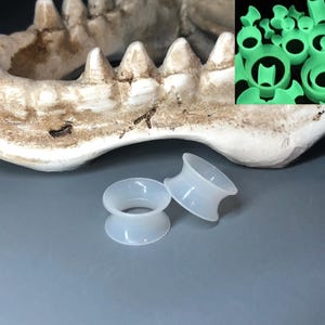 Pair of Silicone Ear Tunnels Ear Plugs Ear Gauges Ear Piercings