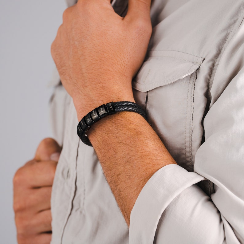 Bracelet en cuir personnalisé avec perles gravées Black Edition image 4