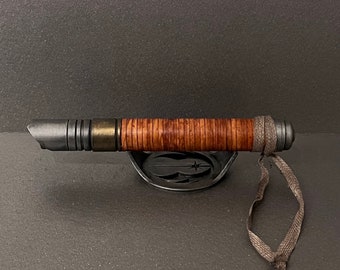 Sabre laser Rahm Kota - Star wars - cuir et résine - fait main - peint à la main