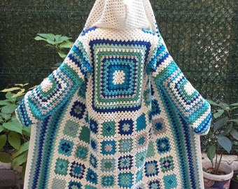 Cárdigan cuadrado de la abuela, cárdigan patchwork, suéter con capucha, chaqueta de ganchillo, cárdigan boho tejido a mano, regalo para ella, suéter afgano