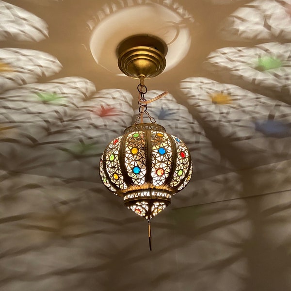 Petit plafonnier marocain avec verre, lanterne suspendue marocaine, petit lustre marocain, plafonnier en laiton