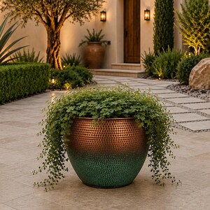 Gehämmertes Kupferpflanzgefäß mit Grünspan-Patina | Großer Gartenblumentopf, Terrassendekoration