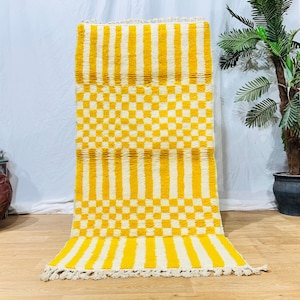 Tapis marocain jaune à carreaux personnalisé, tapis Beni Ourain fait main, tapis bohème jaune abstrait, design marocain authentique