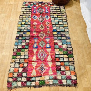 Tapete Boucherouite multicolorido feito à mão: design berbere marroquino (1,26 x 2,36 m)