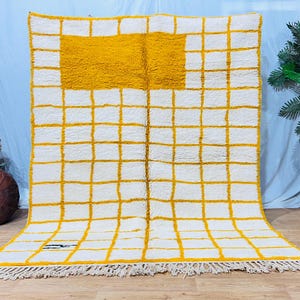 Tapis marocain jaune et blanc personnalisé, tapis en laine jaune fait main sur mesure, tapis berbère jaune uni, design marocain authentique pour la décoration intérieure