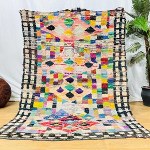 Tapete Berbere Boucherouite Vintage: Tapete Marroquino Colorido (1,62 m x 2,23 m)