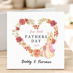 Tarjeta del primer día del padre con conejito floral - Feliz día del padre, papá - Nombres y año personalizados - Primer día del padre